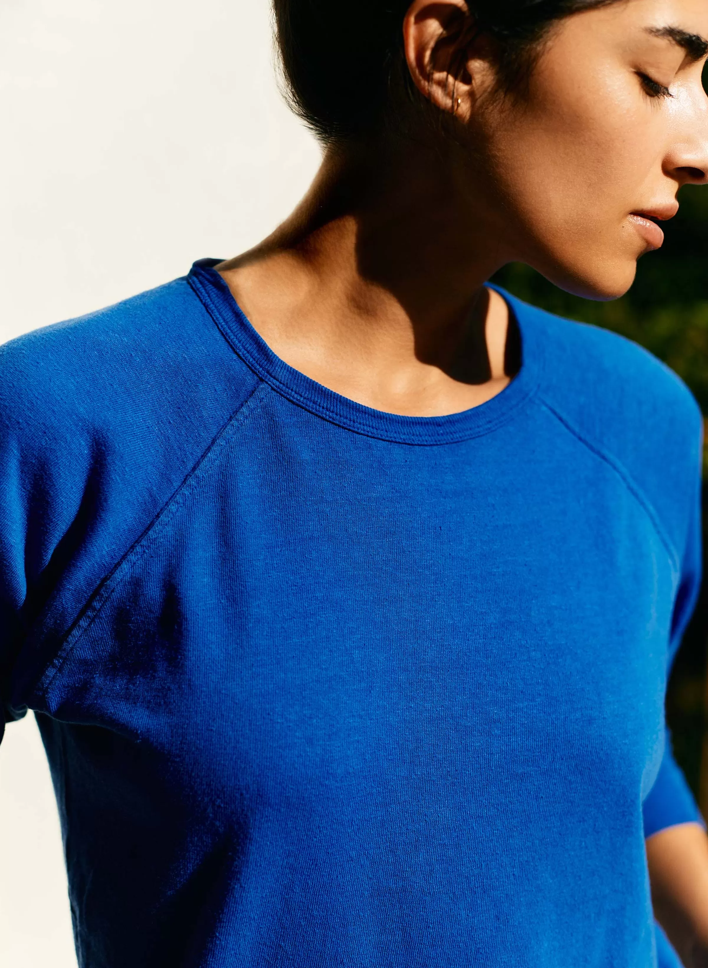 imogene + willie The Long Sleeve Raglan In Klein Blue Best