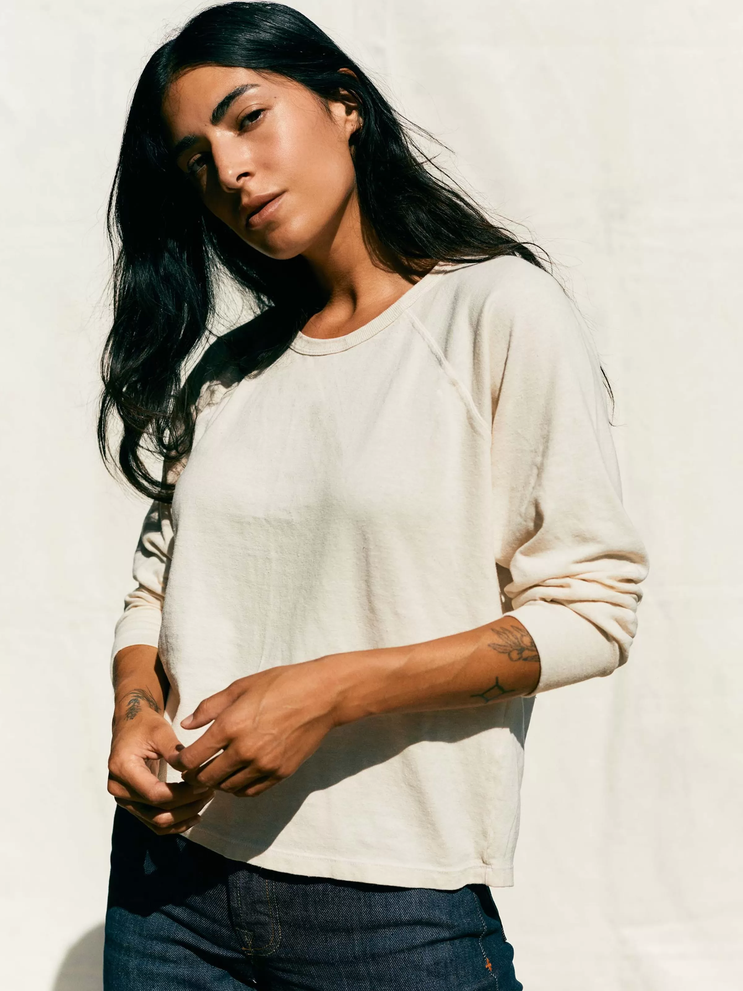 imogene + willie The Long Sleeve Raglan In Vintage White Best Sale