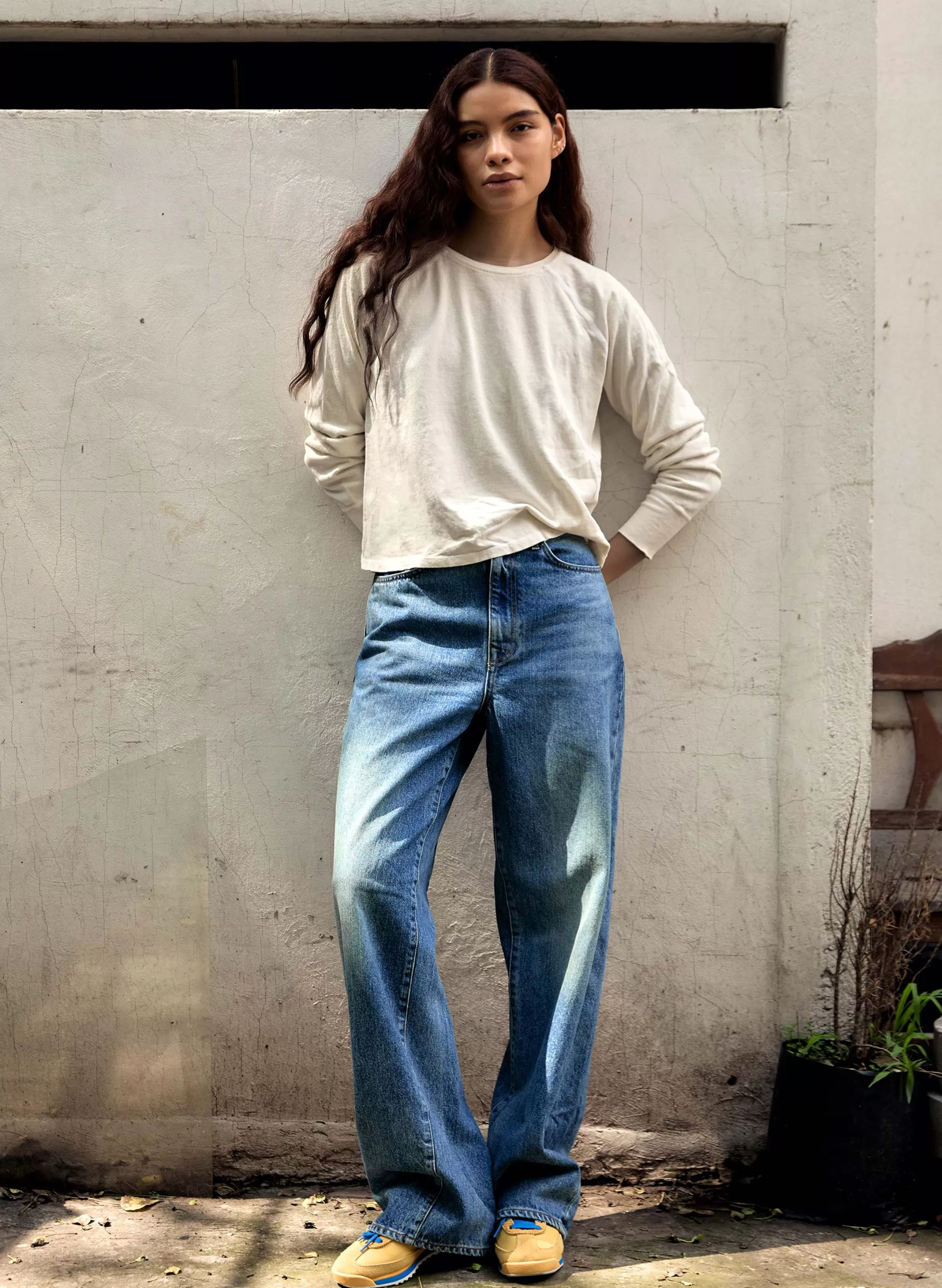 imogene + willie The Long Sleeve Raglan In Vintage White Best Sale