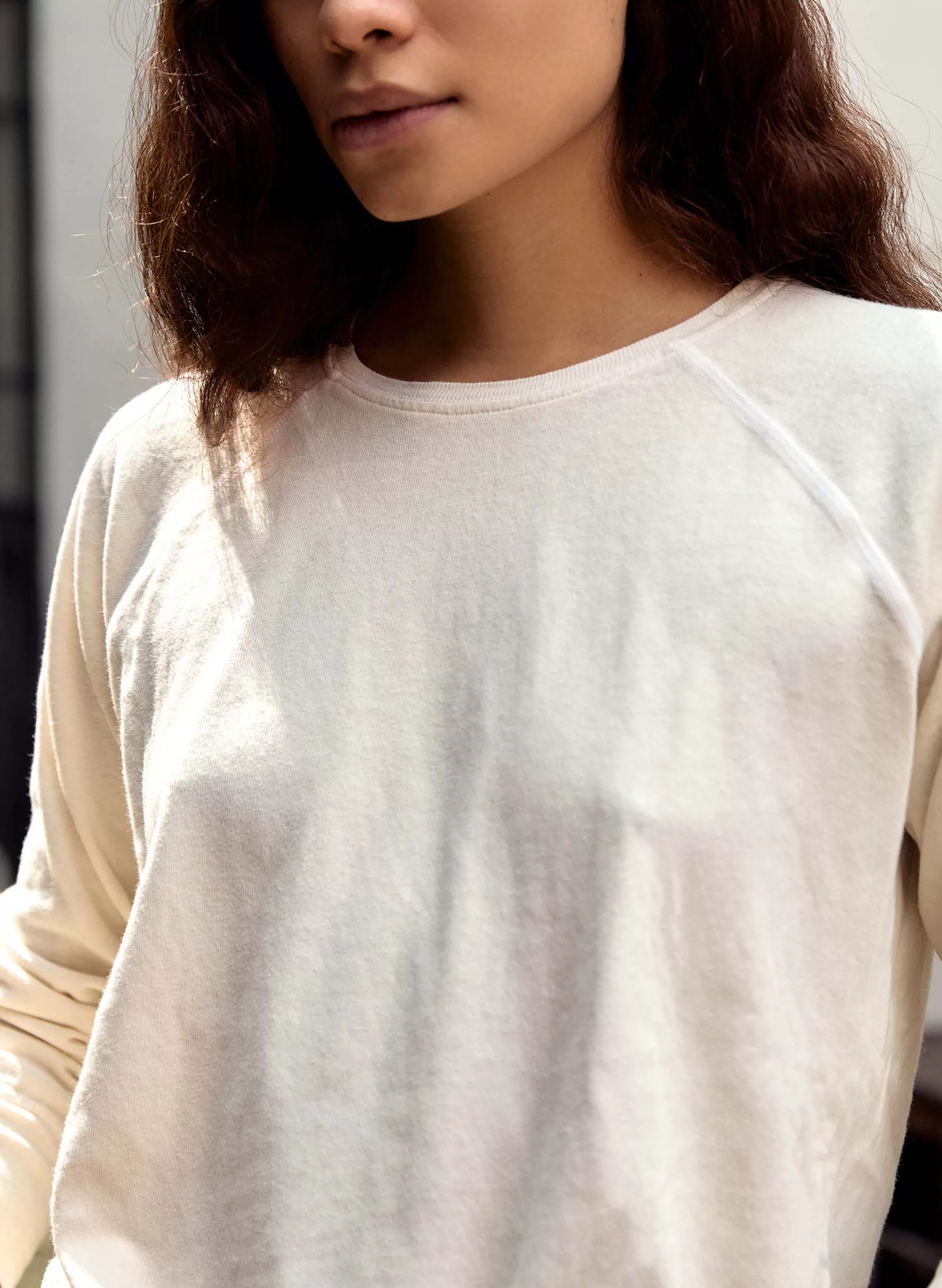 imogene + willie The Long Sleeve Raglan In Vintage White Best Sale
